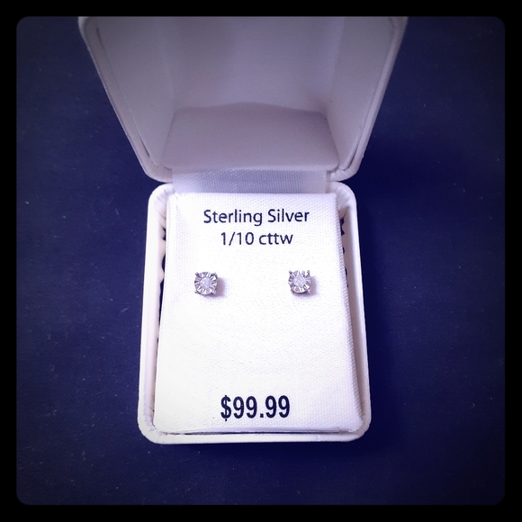 1/10cttw Diamond Sterling Silver Stud Earrings - Picture 1 of 3